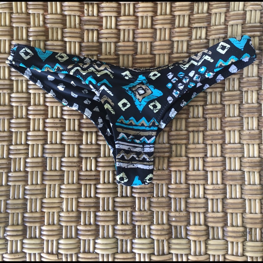 Volcom tribal print reversible cheeky bottom